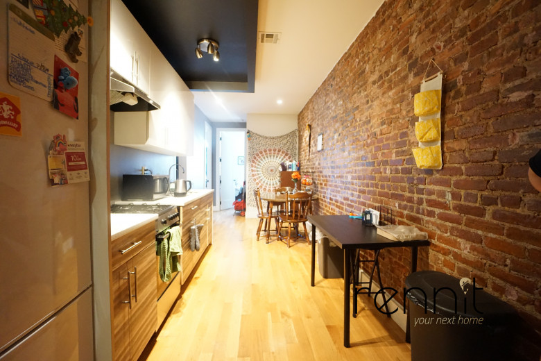 638 Wilson Ave, Apt 2L Image 1