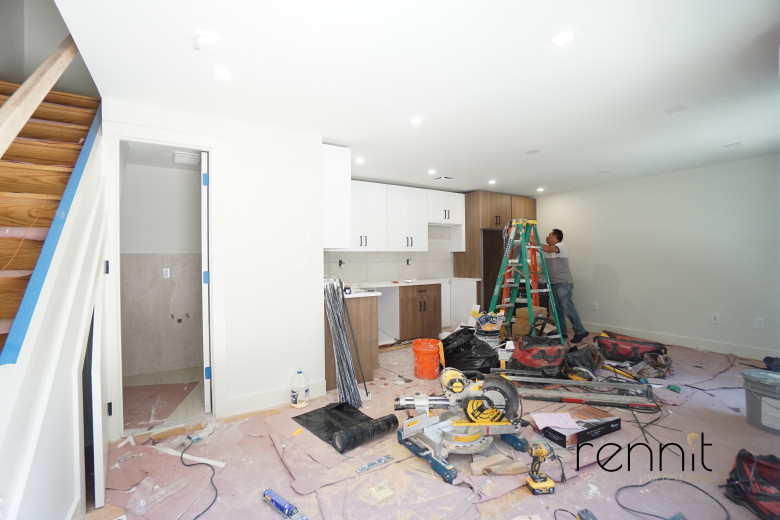 559 Fairview Ave, Apt B1 Image 2
