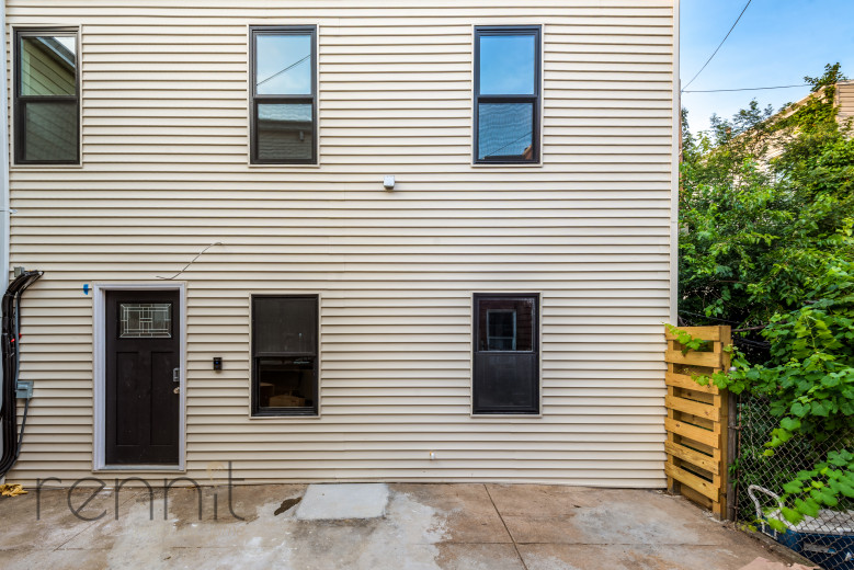 559 Fairview Ave, Apt R Image 15
