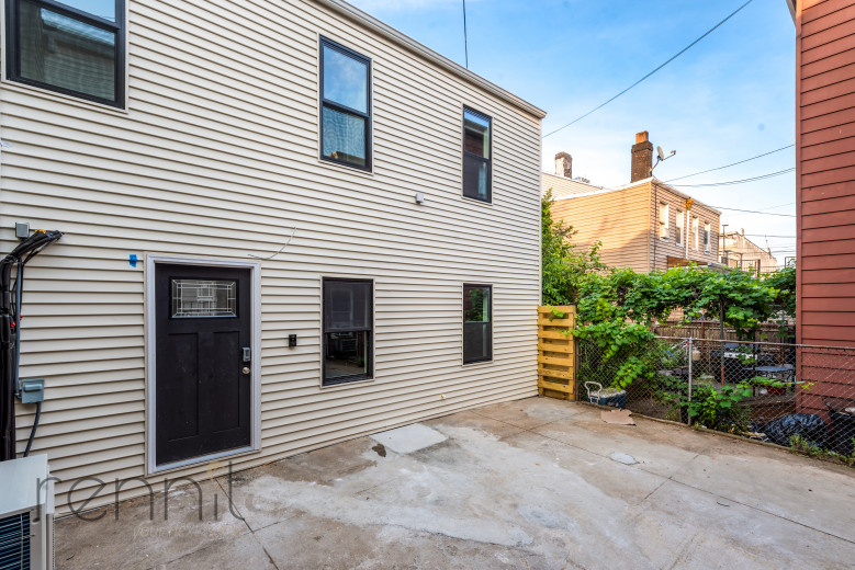 559 Fairview Ave, Apt R Image 17
