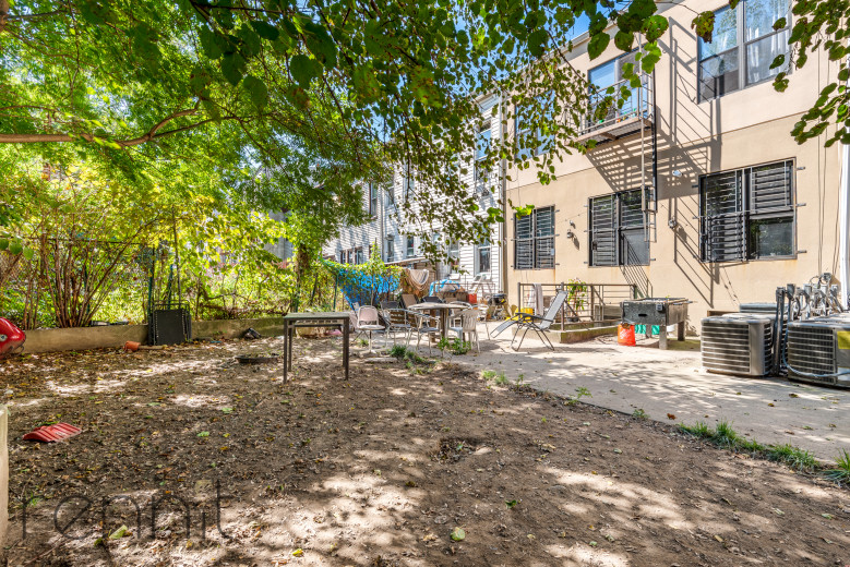 918 Hart St, Apt 1R Image 16
