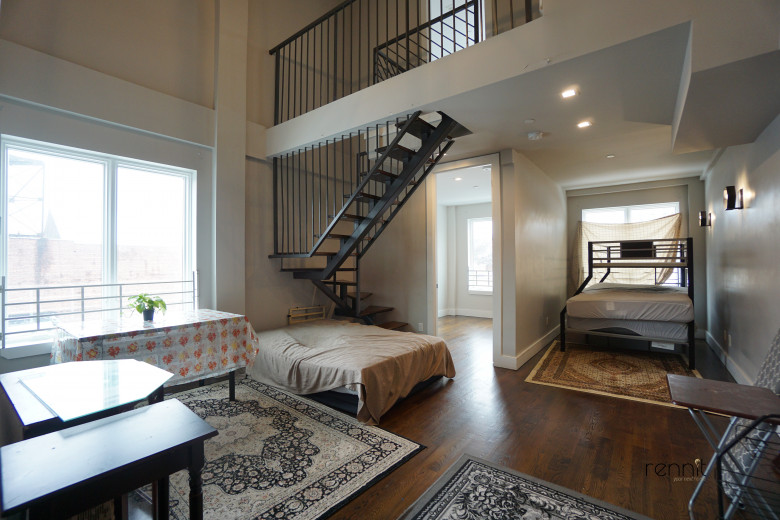 1031 Montgomery St, Apt 4R Image 13