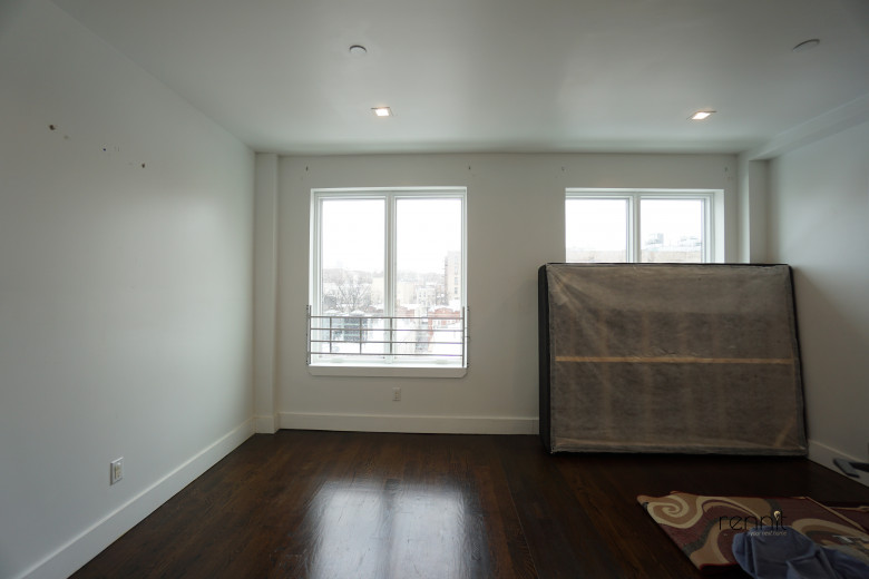 1031 Montgomery St, Apt 4R Image 17