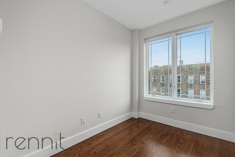 1031 Montgomery St, Apt 4R Image 3