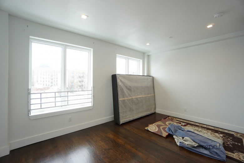 1031 Montgomery St, Apt 4R Image 20