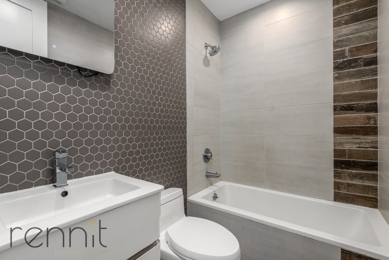1031 Montgomery St, Apt 4R Image 4