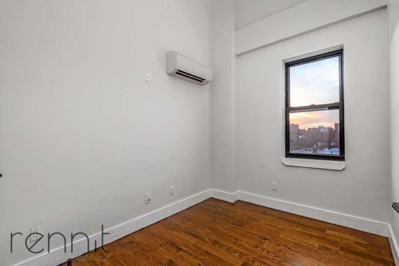 1031 Montgomery St, Apt 4R Image 8