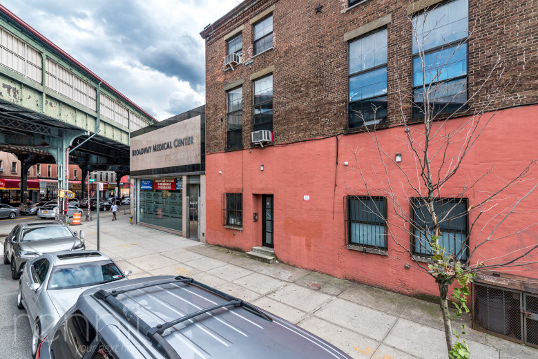 956 Hancock St, Apt 2L Image 9