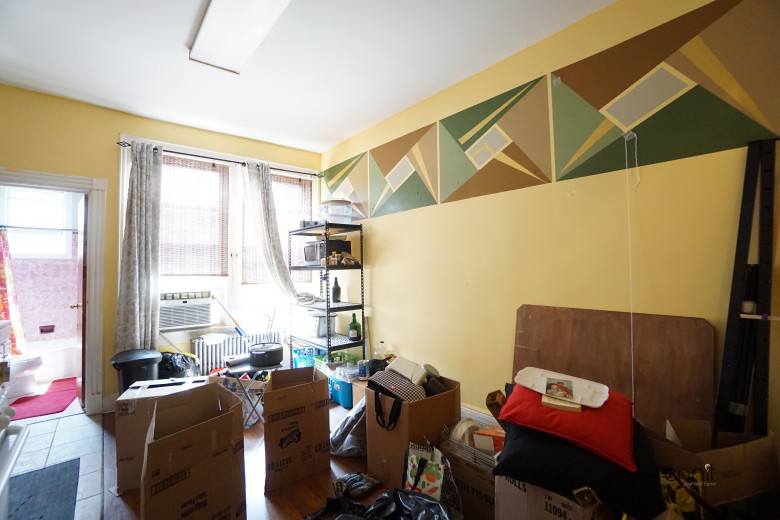 18-66 Linden St, Apt 2R Image 2