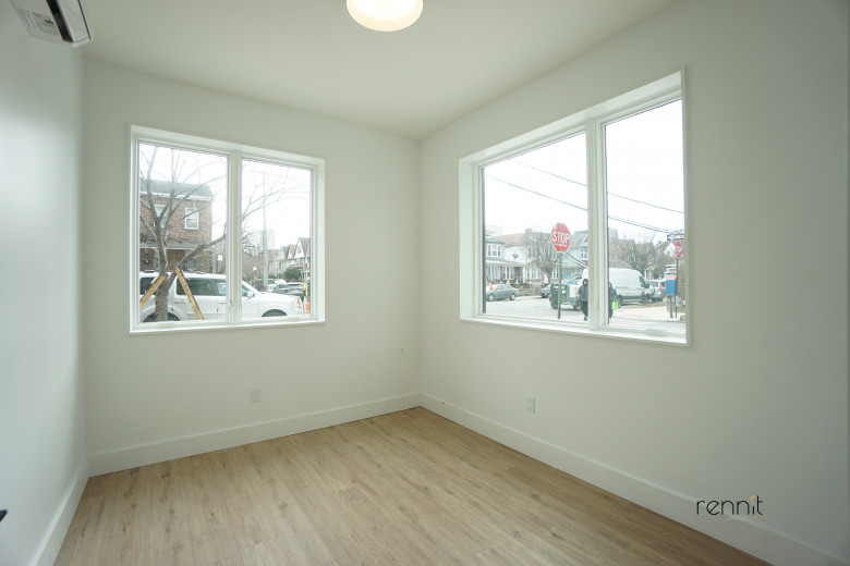 799 E 34th St, Apt 1. Image 4