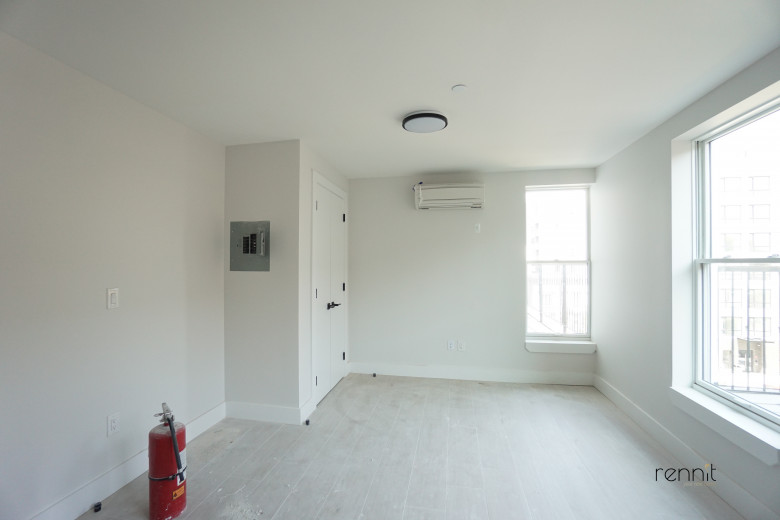 320 Linden Blvd, Apt 4B Image 2