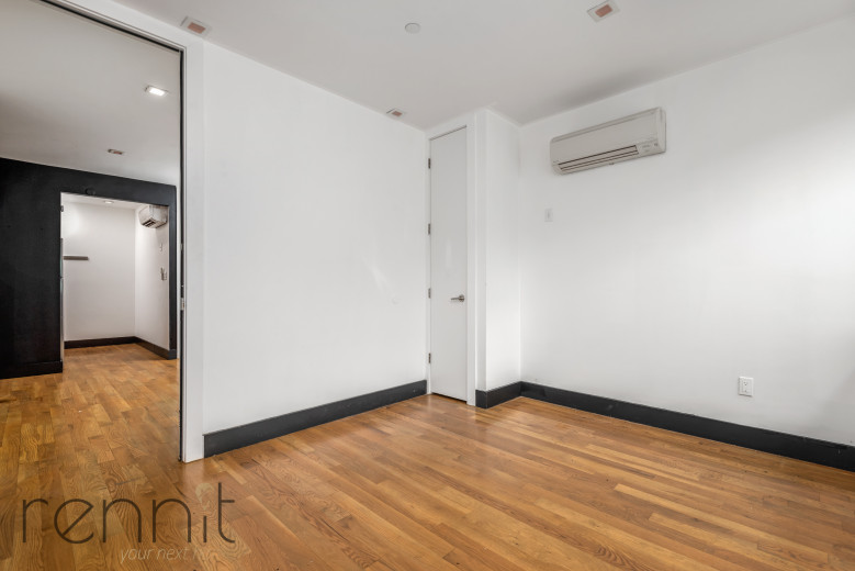 562 Park Pl, Apt 1F Image 2