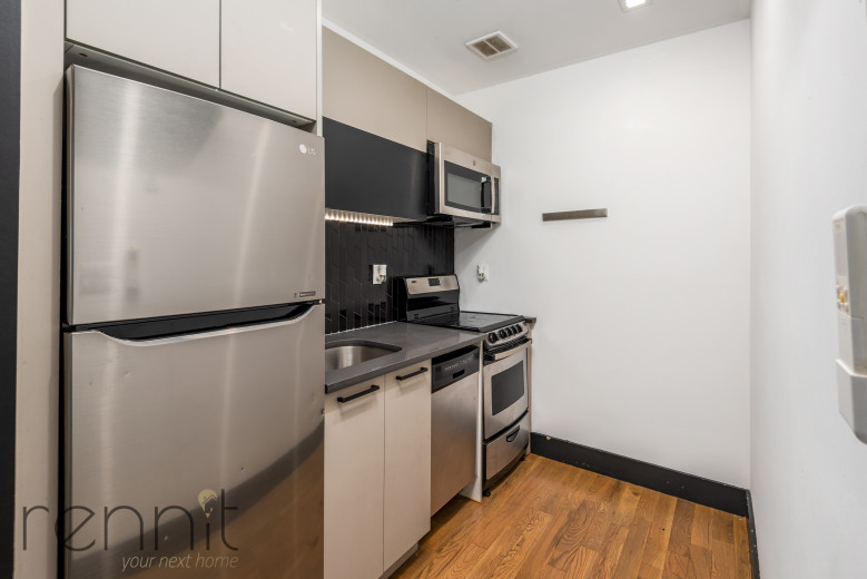562 Park Pl, Apt 1F Image 4