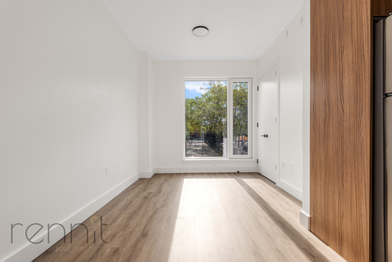 35 Kingston Ave, Apt 201 Image 2