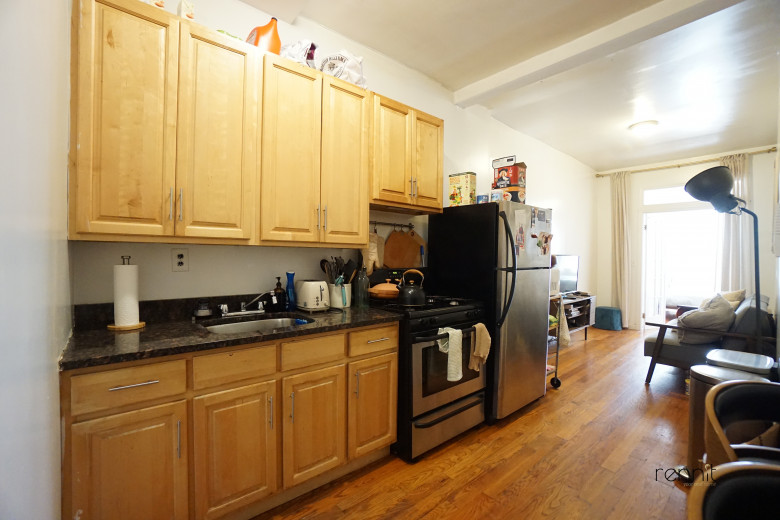 319 Jefferson St, Apt 3R Image 2