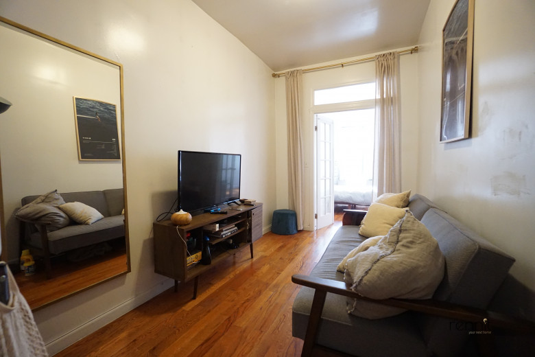 319 Jefferson St, Apt 3R Image 5