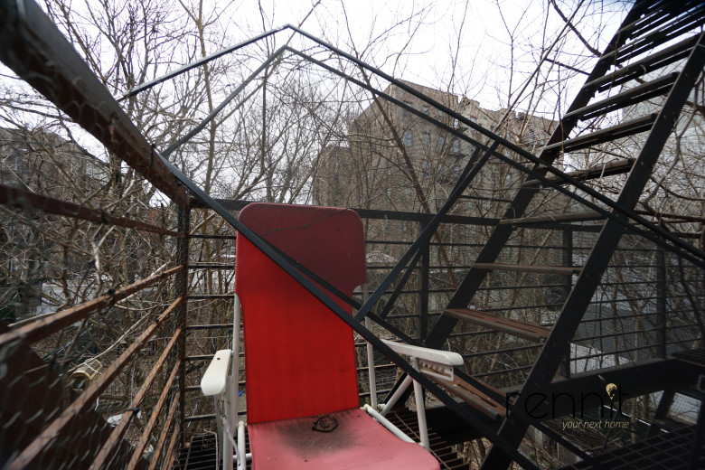 816 St Johns Pl, Apt 3R Image 9