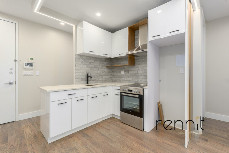 593 Rutland Rd, Apt 1F Image 3