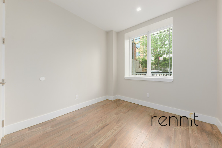 593 Rutland Rd, Apt 1F Image 4
