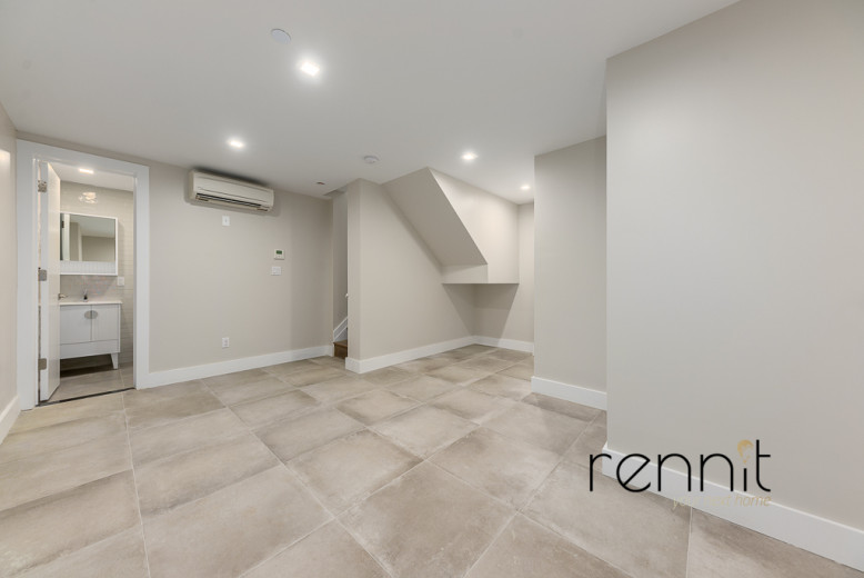 593 Rutland Rd, Apt 1F Image 6