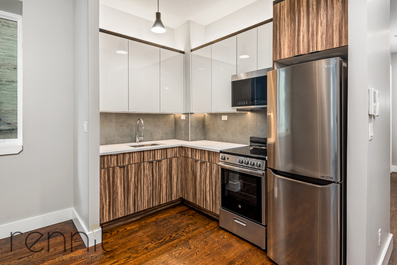 1031 Montgomery St, Apt 1F Image 3