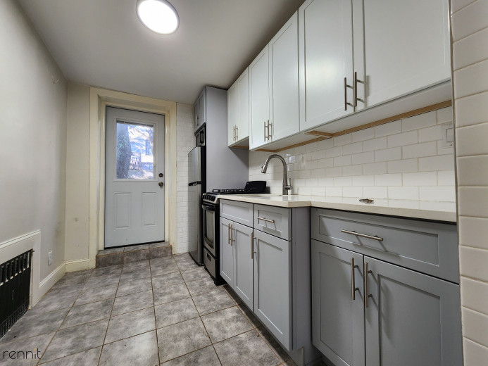 289 Hart St, Apt 1 Image 4