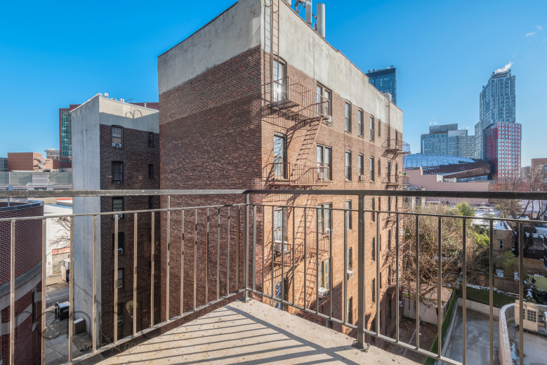 375 Dean St, Apt 405 Image 6