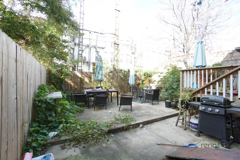 1689 Gates Ave, Apt 1Left Image 1