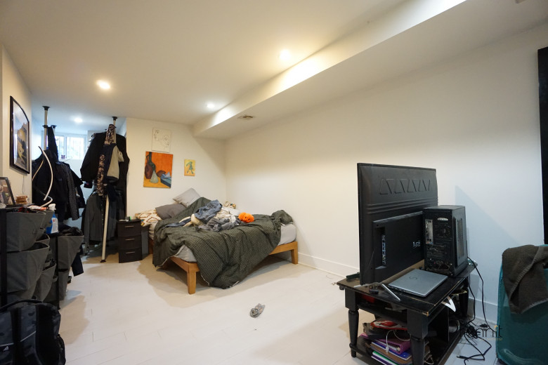 1689 Gates Ave, Apt 1Left Image 14