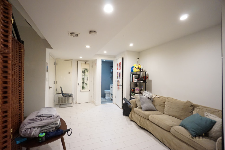 1689 Gates Ave, Apt 1Left Image 15