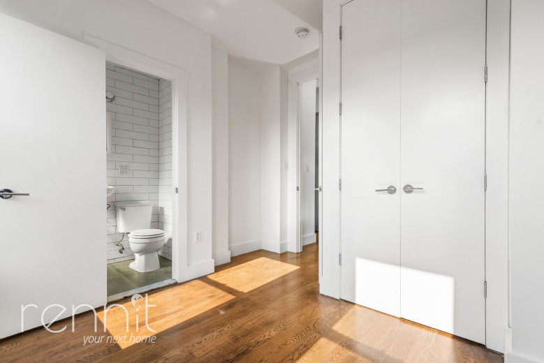 377 Manhattan Ave, Apt 2L Image 9