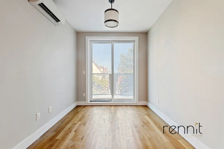 762 East 32nd St, Apt 2A Image 2