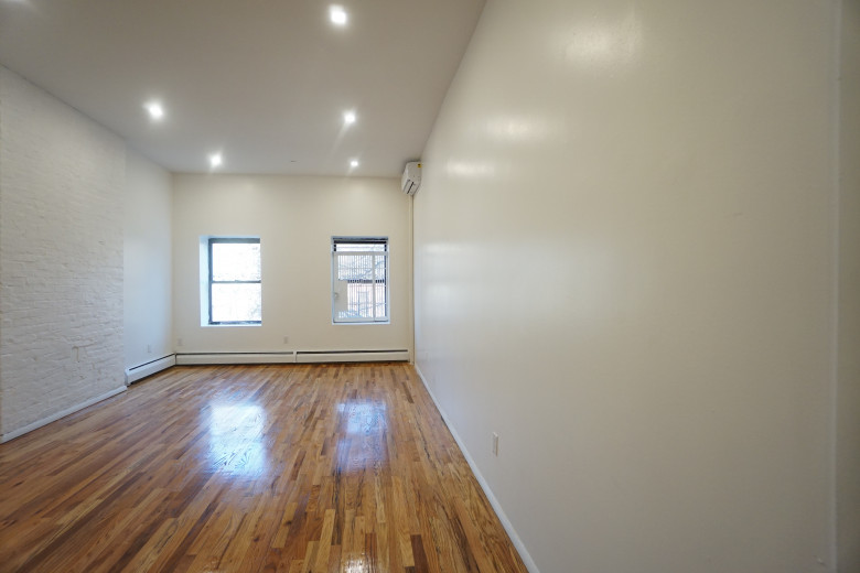 818 Marcy Ave, Apt 3A Image 2