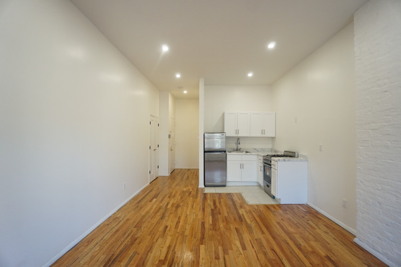 818 Marcy Ave, Apt 3A Image 4