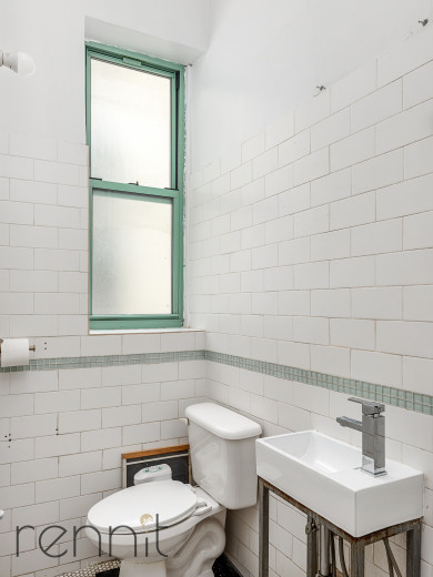 1093 Putnam Ave, Apt C Image 9