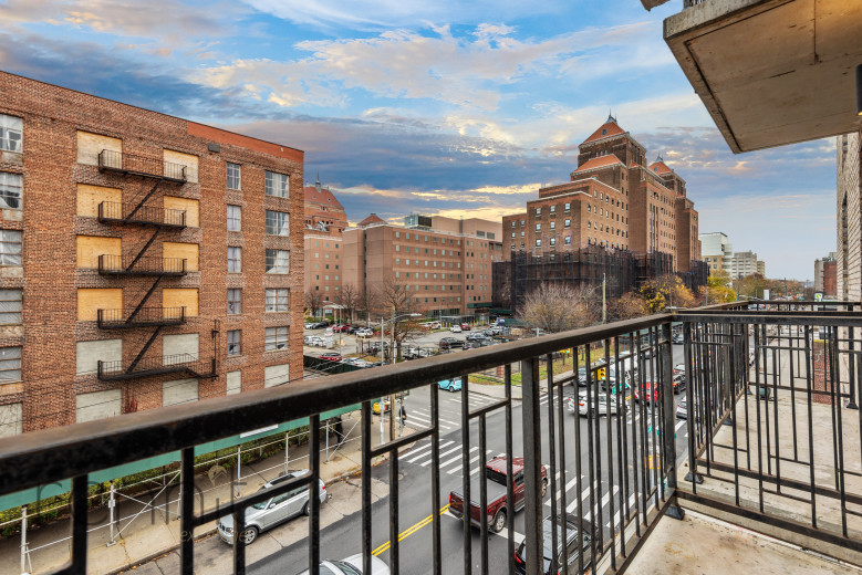 676 New York Ave, Apt 2B Image 2