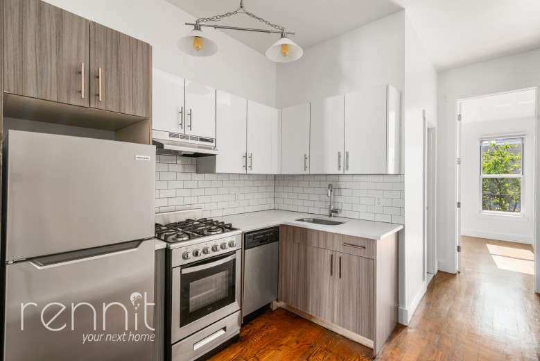 377 Manhattan Ave, Apt 3R Image 1