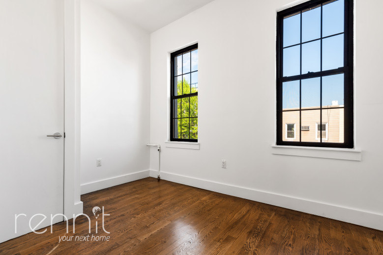 377 Manhattan Ave, Apt 3R Image 4