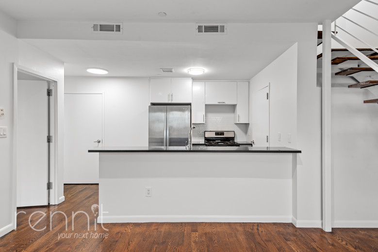 293 McGuinness Blvd, Apt 4A Image 3
