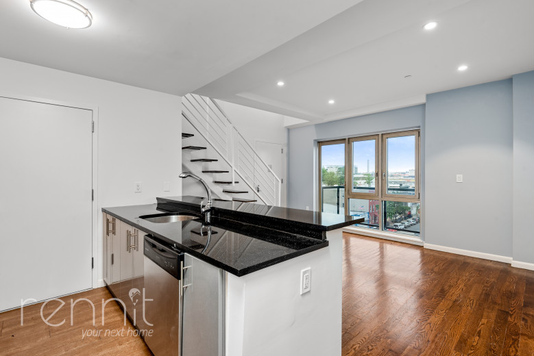 293 McGuinness Blvd, Apt 4A Image 4