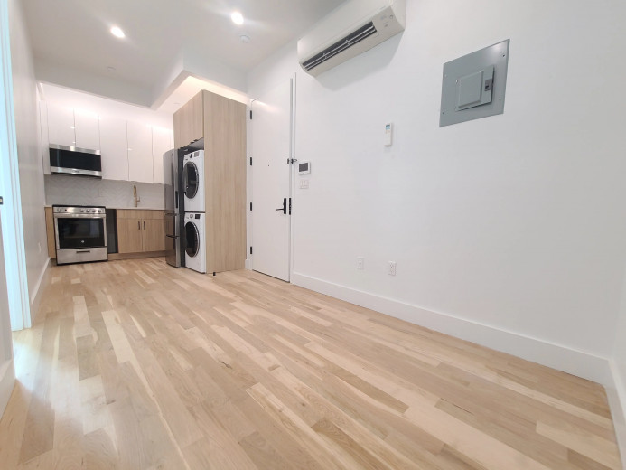 511 Meeker Ave, Apt 2C Image 1