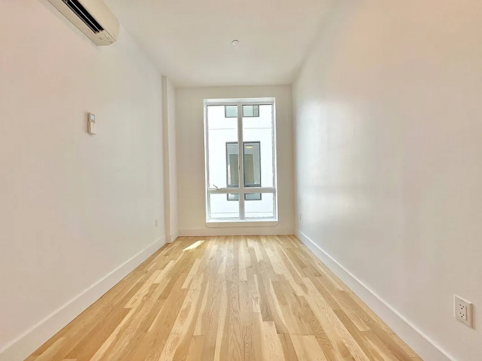 511 Meeker Ave, Apt 2C Image 4