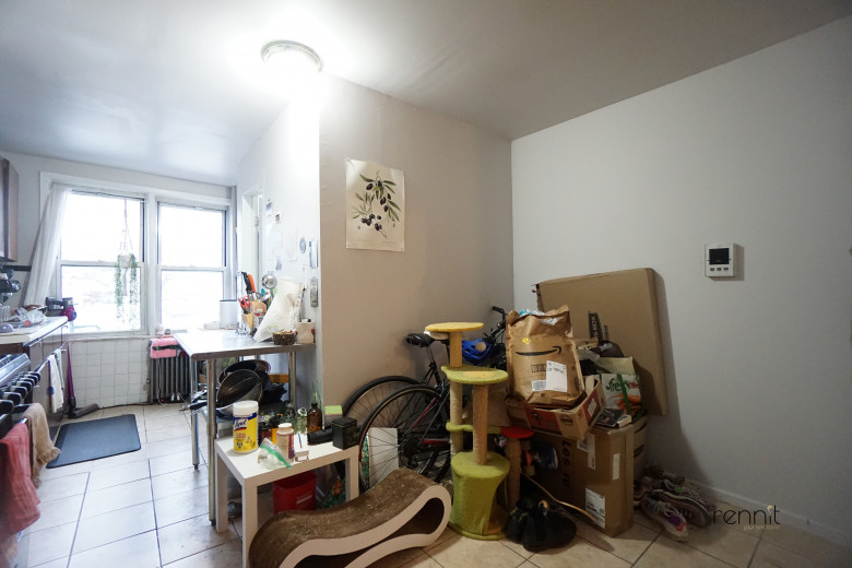 689 Park Ave, Apt 2L Image 2