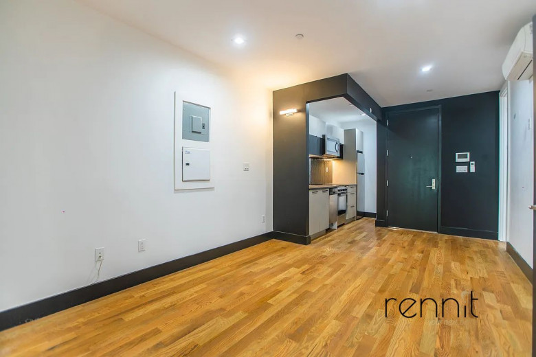 562 Park Pl, Apt 2F Image 2
