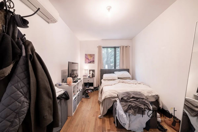 562 Park Pl, Apt 2F Image 18