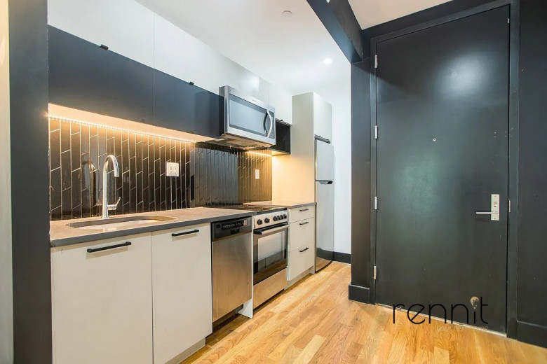 562 Park Pl, Apt 2F Image 3