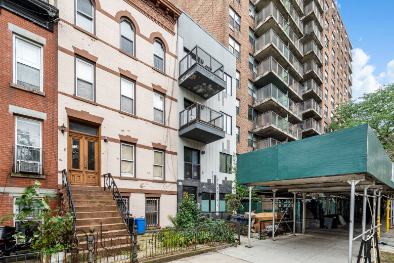 562 Park Pl, Apt 2F Image 25