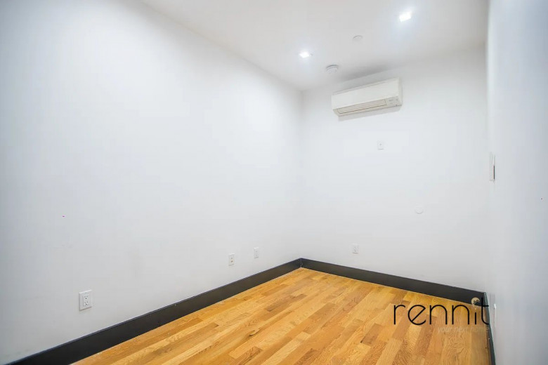 562 Park Pl, Apt 2F Image 7