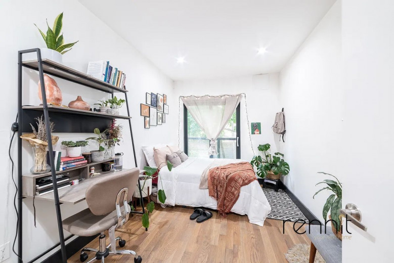 562 Park Pl, Apt 2F Image 8