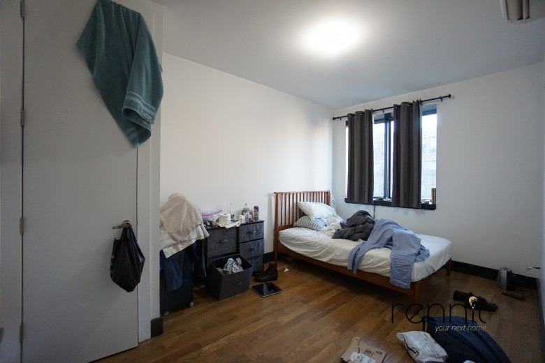 562 Park Pl, Apt 2F Image 9